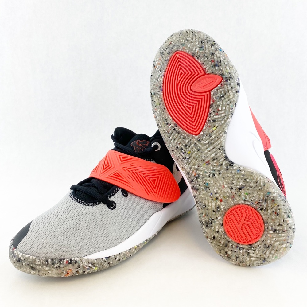 Nike Youth Kyrie Flytrap III SE (GS) - NWT